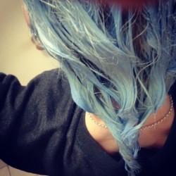 fuckyeah-dyedhair:  Applying dye :)