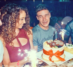 payneuspayne:  Danielle: Do you like your cake Liam? Liam: OHMeh