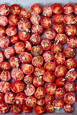 neekaisweird:  Oven Dried Cherry Tomatoes 