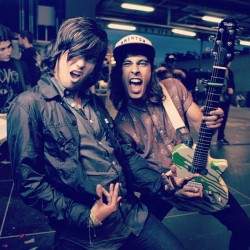 imnotyourpuppetxx:  Vic Fuentes ‏@piercethevic Me and @kellinquinn are