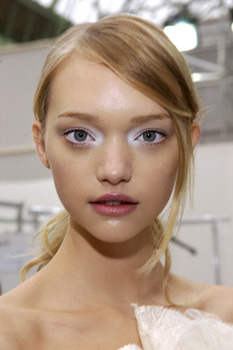 gemmawardfanclub:  Gemma Ward backstage at Chanel SS 2006 