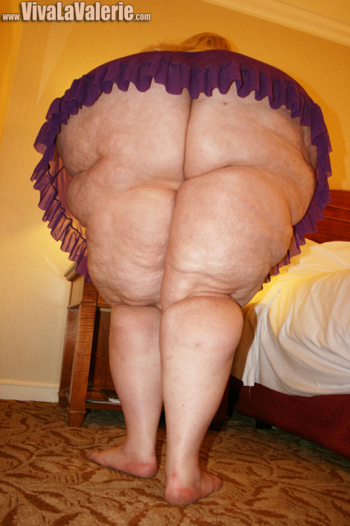 larrycockmen:  garyplv:  ssbbw-bbw:  Viva La Valerie SSBBW  âˆš  Hotty  Way hot. Love the thighs and big ass.