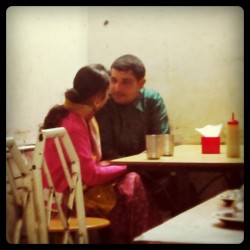 Romantic couples in india Lmfaooo #india #2011 #love (Taken with