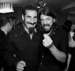 grungeaddicted:  Serj Tankian & Dave Grohl  *__*