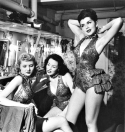 theniftyfifties:  Showgirls backstage at a nightclub, 1950. 