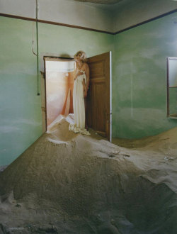 dormanta:  Agyness Deyn in “White Mischief” by Tim Walker