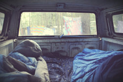 ohioisloko:  inkpoop:   To just sleep in a car like this, with