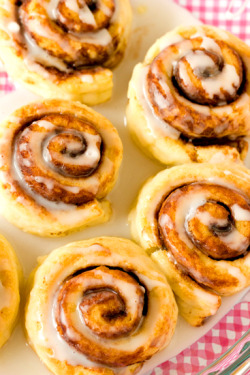 gastrogirl:  cinnamon roll biscuits. 