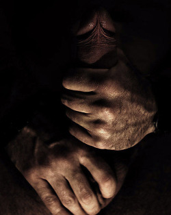 isabellab4:  Hands I love the strength in a man’s hands The