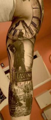 you-looked-but-didnt-see:  Super realistic awesome tattoo.. (although