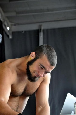 marlonmonster76:  Bearded sexy Man. Grrr… 