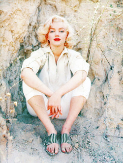 vintagegal:   Marilyn Monroe photographed by Milton Greene,