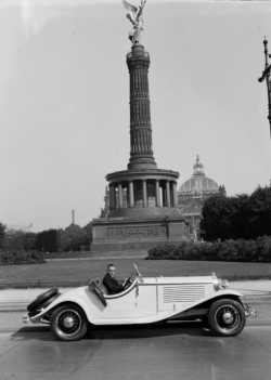 lostsplendor:  Berlin, 1932 by Zoltan Glass (via National Media