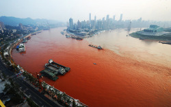 politics-war:  A ship sails across the confluence of the Yangtze
