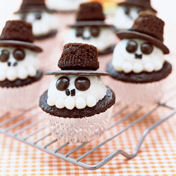 :  Skeleton Cupcakes via(myrecipes) 