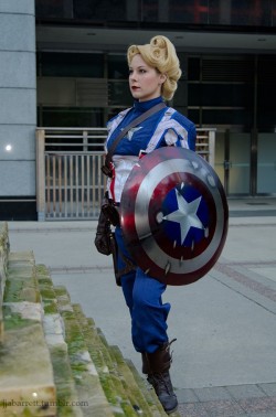  Rule 63 Captain America, cosplayed by dangerousladies, photographed