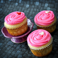 gastrogirl:  lemon cupcakes with pink lemon cream cheese frosting.