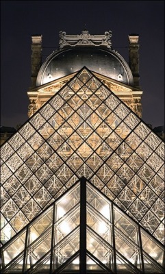  Pyramide du Louvre by I.M. Pei (1989) 