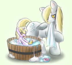 mrfatcakes:  Dinky and Derpy - Bath time with Mommy (also thank