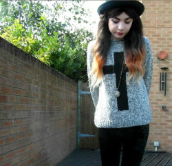 hurriicanelane:  This jumper makes me look really wide ahaa oh