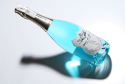marches:  世界初の青いスパークリングワイン| Daily Tips ～今日のヒラメキ～ | For M)