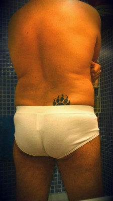 bearsnchubbies:  More… http://bcnchaser.tumblr.com bcnchaser: