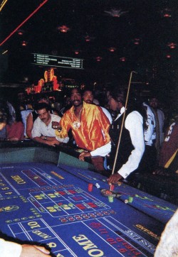 makaveli-immortalized: Las Vegas September 7th 1996. Just a few