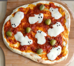 pizzacones:  touchmybuttplz:  spooky pizza  THESE ARE SERIOUSLY