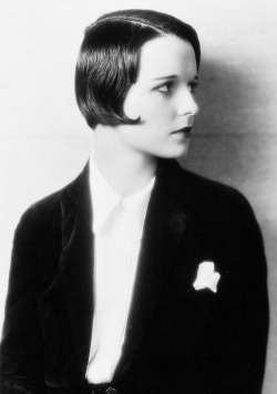 marthaivers:  Louise Brooks photographed by Eugene Robert Richee