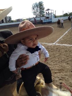 morenita-piel-canela:  ah  my nephew is so cute