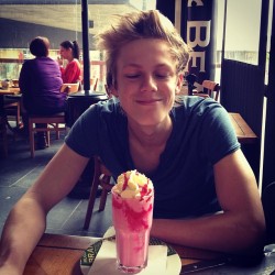 casparlee:  First milkshake of the day. (Taken with Instagram)