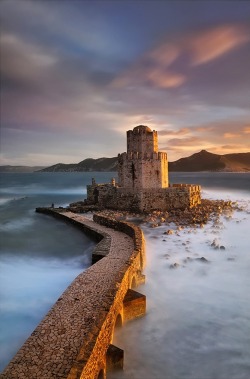 gruesomebeast:  The fortress of Methoni in Greece,  Prisoners