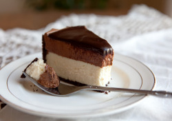 foodfuckery:  Chocolate Mousse Cheesecake Recipe 