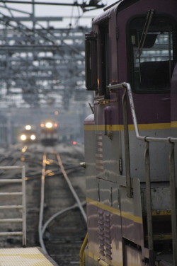 marksylvester:  (via A gp40 sits it the platform before heading