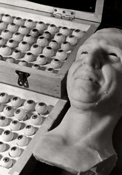 mannequinsvitrine:  Behind the Scenes at Madame Tussauds, 1930s.