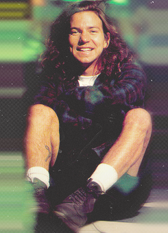 simpledoyle:  064-065|100 Favourite photos of Eddie Vedder