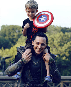  Tom Hiddleston as Loki (acting as himself) | Behind the Scenes