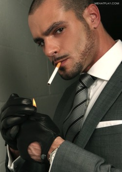 hooded-pervert:  drubskin:  cough cough gloves cough  (via TumbleOn