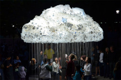 orientaltiger:  Interactive Cloud made from 6,000 Light bulbs.