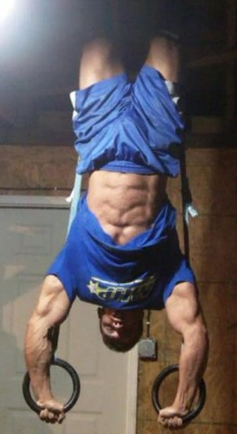 musclesworship:  More sexy guys on [MusclesWorship] 