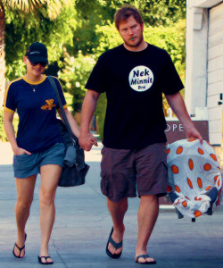 stateofcandid:  Anna Faris & Chris Pratt with baby Jack
