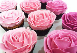 jadelessed:  the-cupcakerie:Rose Cupcakes from SweetStyle  😍💖💞