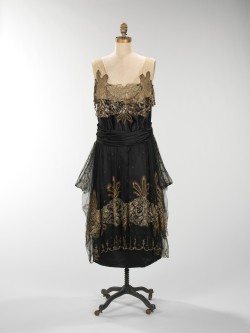 fripperiesandfobs:  Evening dress, 1917-20 From the Metropolitan