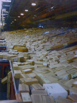 Thousands of iPhone 5 going through FedEx distribution center