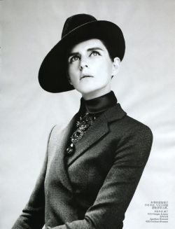 girls-will-be-boys:  Stella Tennant 