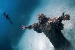 abandonedporn:  Underwater statue of Jesus in Malta 