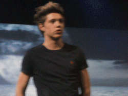 irreluhvent:  taplousbum:     niall giving us a ‘you alright’