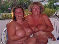nudistlifestyle:  Two natural beauties in a fun nudist picture !