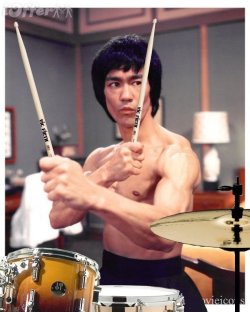 xombiedirge:  Bruce Lee F*cking Loves Drums by Borosaur