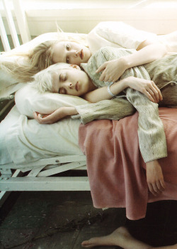 eternityonwings:  Agyness Deyn and Lara Stone photographed by